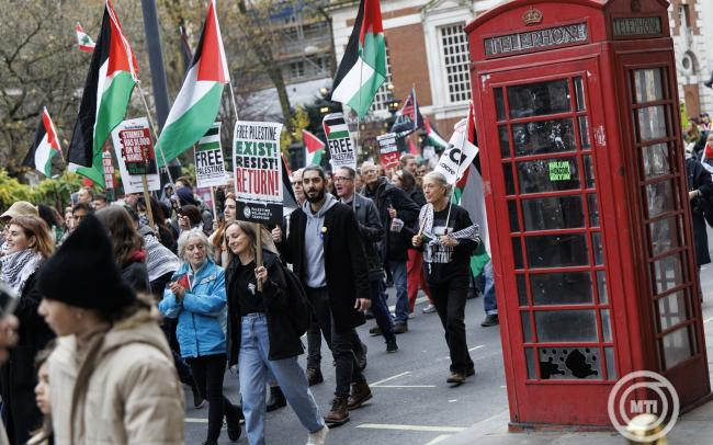 Több mint százezren tüntettek Londonban a palesztinok mellett